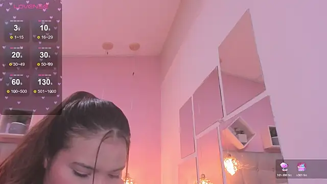 Snapshot of melanie_hh chatting on 11.04.25 melanie hh online show from 11.04.25