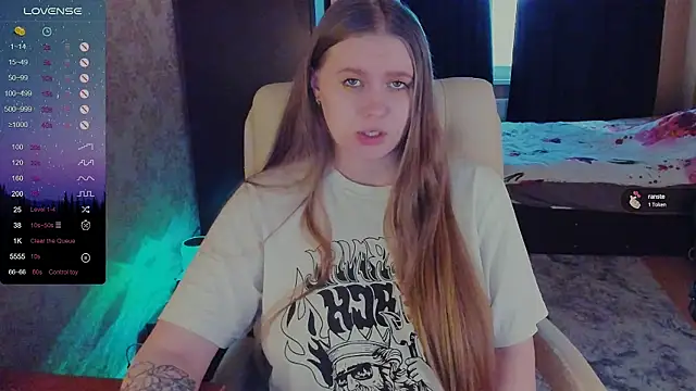 Snapshot of Alice_Dreamgirl_ chatting on 01.17.25 Alice Dreamgirl online show from 01.17.25