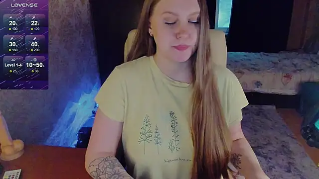 Snapshot of Alice_Dreamgirl_ chatting on 02.10.25 Alice Dreamgirl online show from 02.10.25