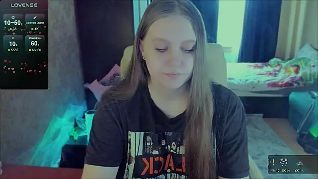 Snapshot of Alice_Dreamgirl_ chatting on 03.08.25 Alice Dreamgirl online show from 03.08.25