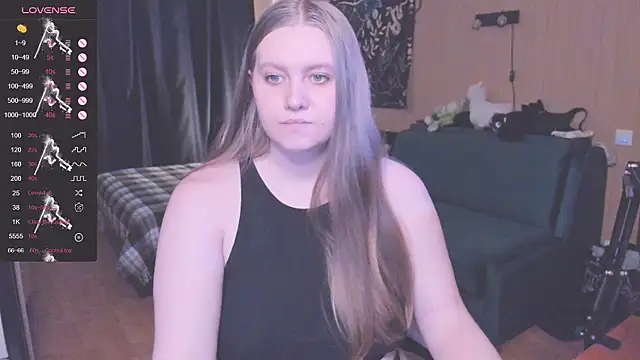 Snapshot of Alice_Dreamgirl_ chatting on 10.17.25 Alice Dreamgirl online show from 10.17.25