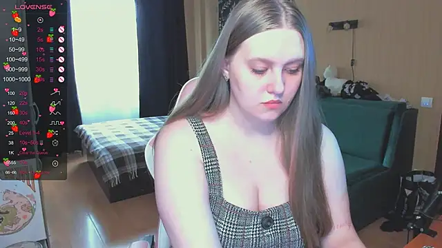 Snapshot of Alice_Dreamgirl_ chatting on 11.04.25 Alice Dreamgirl online show from 11.04.25