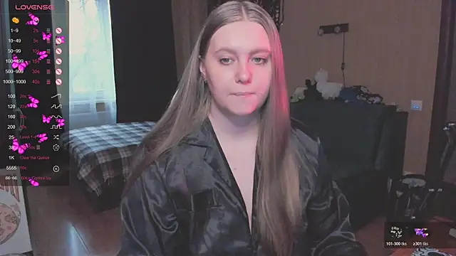 Snapshot of Alice_Dreamgirl_ chatting on 11.05.25 Alice Dreamgirl online show from 11.05.25