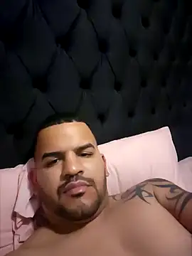 Snapshot of Latino2909 chatting on 12.28.24 Latino2909 online show from 12.28.24