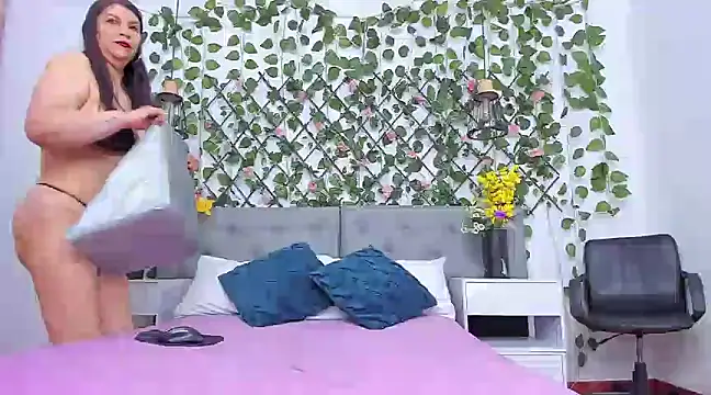 Snapshot of hotmature1 chatting on 03.12.25 hotmature1 online show from 03.12.25