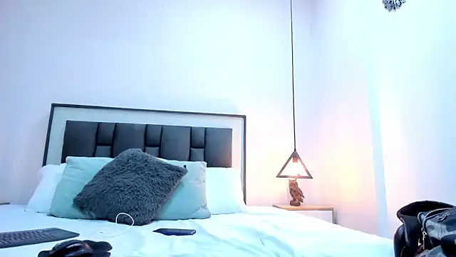 Snapshot of hotmature1 chatting on 10.21.25 hotmature1 online show from 10.21.25