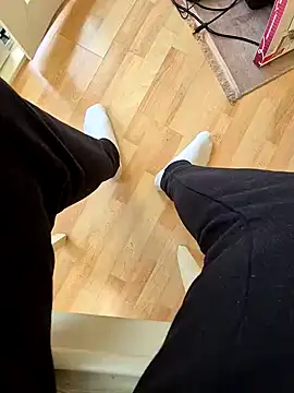 Snapshot of dirtynylonboy33 chatting on 12.17.24 dirtynylonboy33 online show from 12.17.24