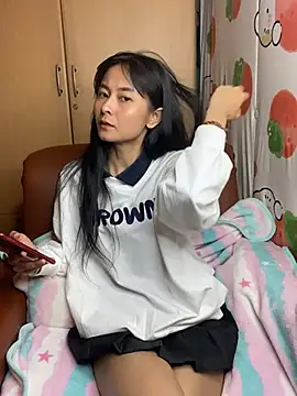 Snapshot of Nn065 chatting on 02.13.25 Nn065 online show from 02.13.25