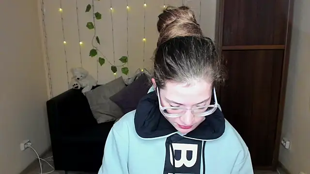 Snapshot of Alicia_redfollow chatting on 01.27.25 Alicia redfollow online show from 01.27.25