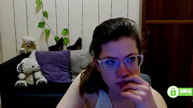 Snapshot of Alicia_redfollow chatting on 03.04.25 Alicia redfollow online show from 03.04.25