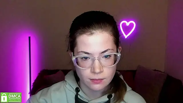 Snapshot of Alicia_redfollow chatting on 03.05.25 Alicia redfollow online show from 03.05.25