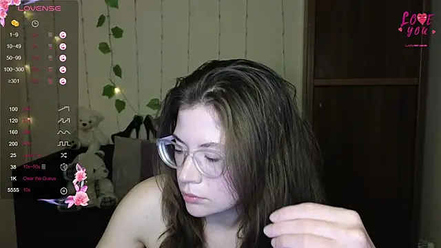 Snapshot of Alicia_redfollow chatting on 03.21.25 Alicia redfollow online show from 03.21.25