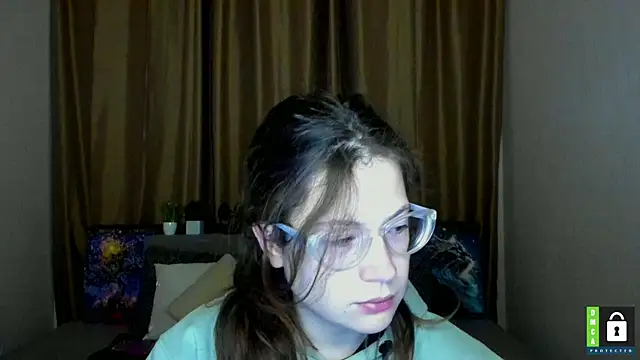 Snapshot of Alicia_redfollow chatting on 10.25.25 Alicia redfollow online show from 10.25.25