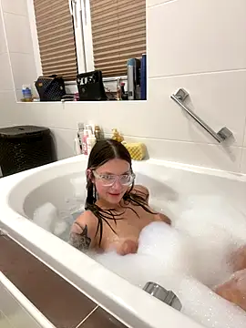 Snapshot of NikaCyberslut chatting on 10.20.25 NikaCyberslut online show from 10.20.25