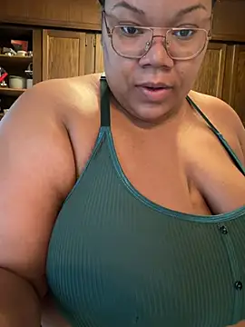 Snapshot of InterRacialFacial7296 chatting on 06.21.26 InterRacialFacial7296 online show from 06.21.26