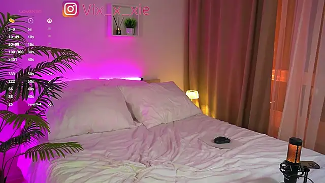 ViXXXiee online show from 10.22.25