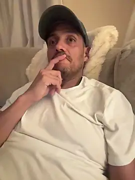 Snapshot of Matdeanslavenh chatting on 10.25.25 Matdeanslavenh online show from 10.25.25