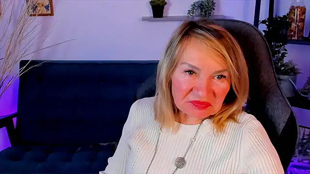Snapshot of RosalindaFortuna chatting on 12.17.24 RosalindaFortuna online show from 12.17.24