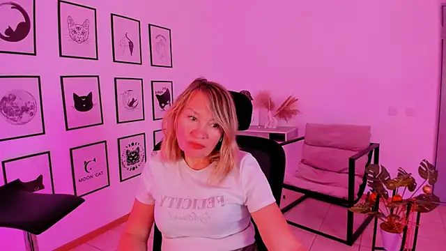 Snapshot of RosalindaFortuna chatting on 12.25.24 RosalindaFortuna online show from 12.25.24