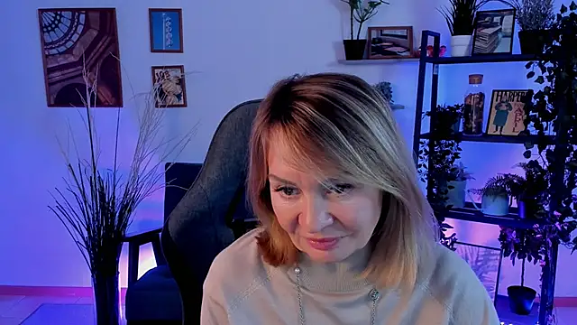 Snapshot of RosalindaFortuna chatting on 01.05.25 RosalindaFortuna online show from 01.05.25