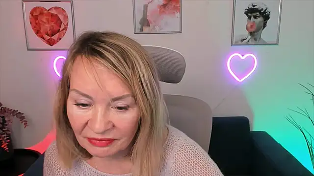Snapshot of RosalindaFortuna chatting on 01.10.25 RosalindaFortuna online show from 01.10.25