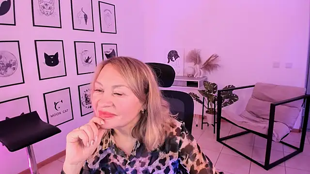 Snapshot of RosalindaFortuna chatting on 01.13.25 RosalindaFortuna online show from 01.13.25