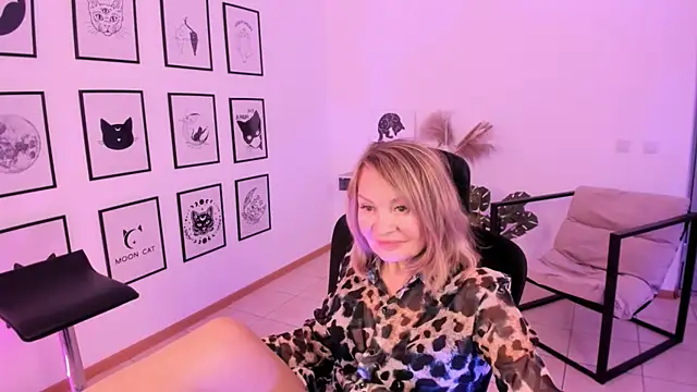 Snapshot of RosalindaFortuna chatting on 01.13.25 RosalindaFortuna online show from 01.13.25