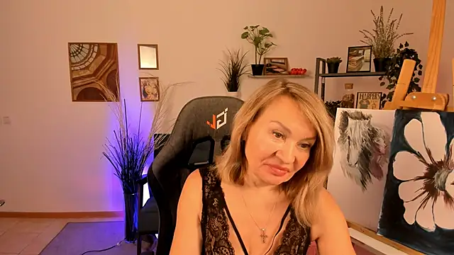 Snapshot of RosalindaFortuna chatting on 01.16.25 RosalindaFortuna online show from 01.16.25