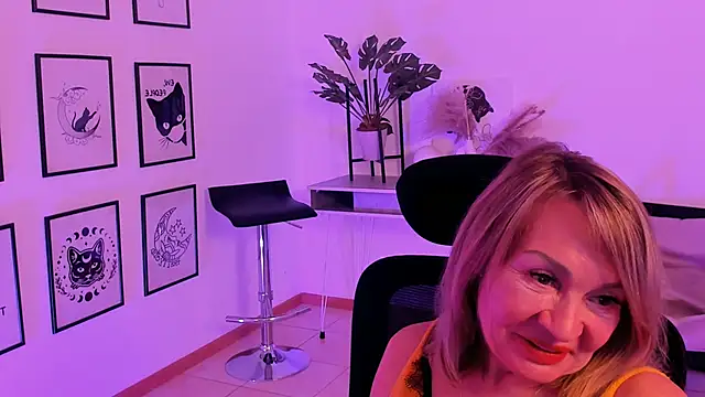 Snapshot of RosalindaFortuna chatting on 01.27.25 RosalindaFortuna online show from 01.27.25