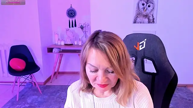 Snapshot of RosalindaFortuna chatting on 02.18.25 RosalindaFortuna online show from 02.18.25