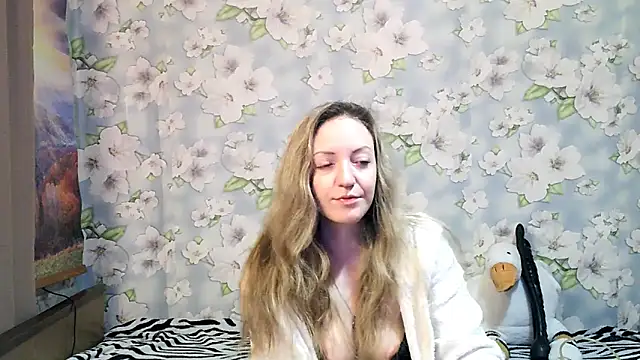 Snapshot of KattyLuuu chatting on 10.10.25 KattyLuuu online show from 10.10.25