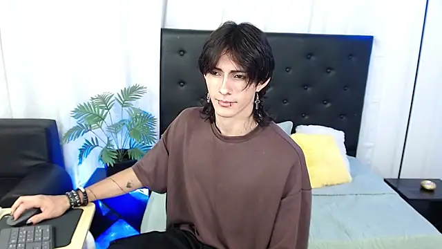 Snapshot of andreey50 chatting on 11.18.25 andreey50 online show from 11.18.25