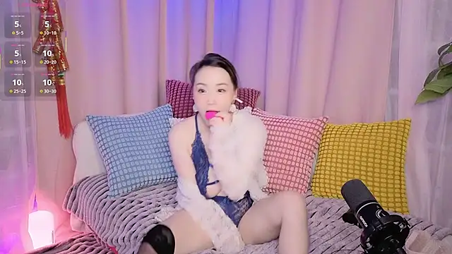 Snapshot of baobaomiqi_linger chatting on 02.10.25 baobaomiqi linger online show from 02.10.25