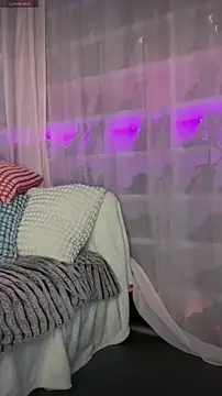 Snapshot of baobaomiqi_linger chatting on 10.11.25 baobaomiqi linger online show from 10.11.25