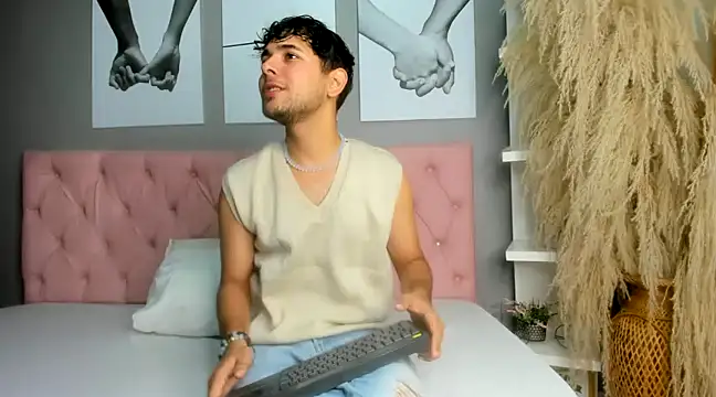 Snapshot of Samir_bear chatting on 01.03.25 Samir bear online show from 01.03.25