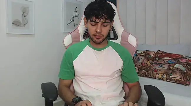 Snapshot of Samir_bear chatting on 01.04.25 Samir bear online show from 01.04.25