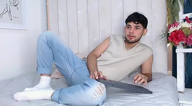 Snapshot of Samir_bear chatting on 01.18.25 Samir bear online show from 01.18.25