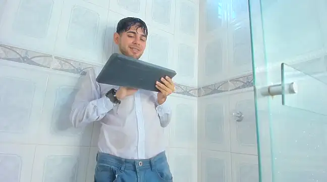 Snapshot of Samir_bear chatting on 01.24.25 Samir bear online show from 01.24.25