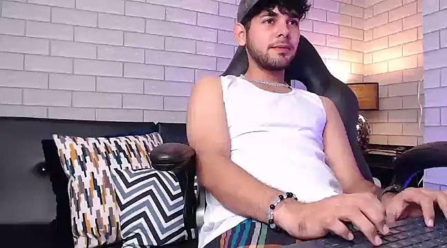 Snapshot of Samir_bear chatting on 02.18.25 Samir bear online show from 02.18.25