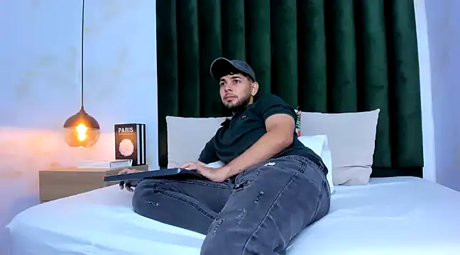 Snapshot of Samir_bear chatting on 03.01.25 Samir bear online show from 03.01.25