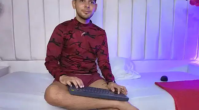 Snapshot of Samir_bear chatting on 03.05.25 Samir bear online show from 03.05.25