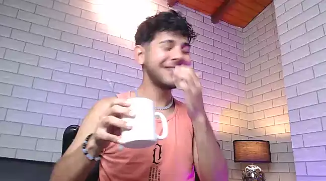 Snapshot of Samir_bear chatting on 03.08.25 Samir bear online show from 03.08.25