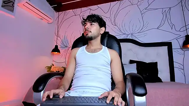 Snapshot of Samir_bear chatting on 09.24.25 Samir bear online show from 09.24.25