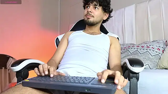 Snapshot of Samir_bear chatting on 10.30.25 Samir bear online show from 10.30.25