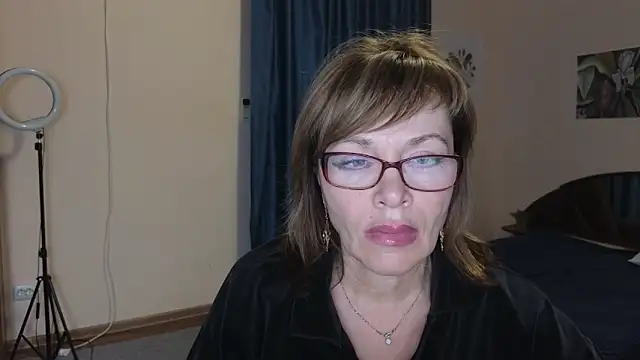 Snapshot of Miss_Moren chatting on 11.17.25 Miss Moren online show from 11.17.25