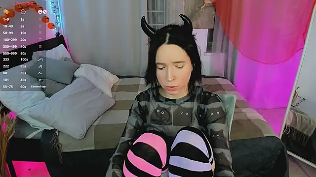 lilithlunna online show from 10.24.25