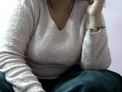 Housewife12 online show from 01.18.25