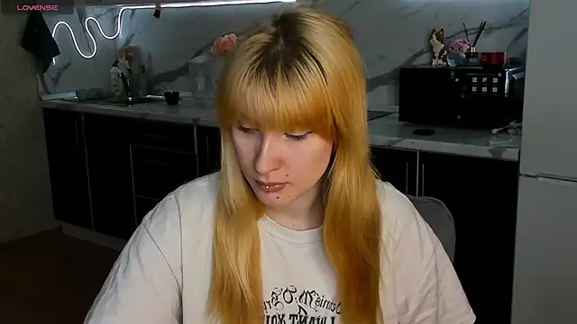 Snapshot of Sweet_white_chocolate chatting on 02.13.26 Sweet white chocolate online show from 02.13.26