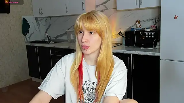 Snapshot of Sweet_white_chocolate chatting on 02.20.26 Sweet white chocolate online show from 02.20.26