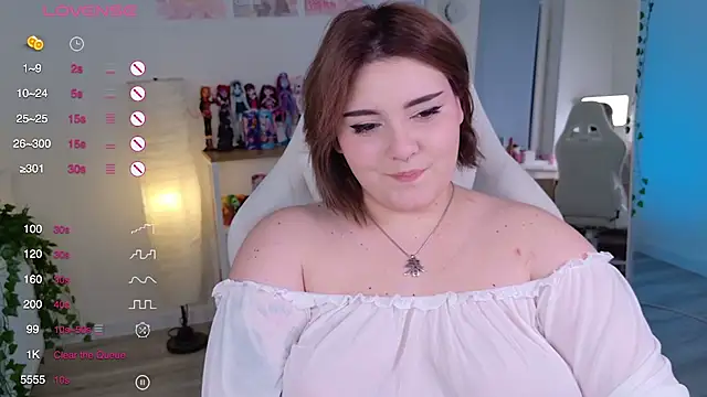 Snapshot of YumiYammy chatting on 10.05.25 YumiYammy online show from 10.05.25